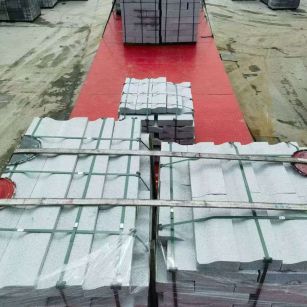 汉中 芝麻白仿形加直形路沿石出货日常