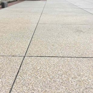 汉中 黄金麻花岗岩石板材荔枝面地面铺装效果