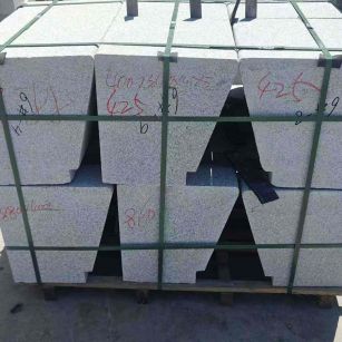 汉中 芝麻白异形坐凳，石凳