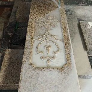 汉中 黄金麻花岗岩异形加工雕刻栏杆大柱