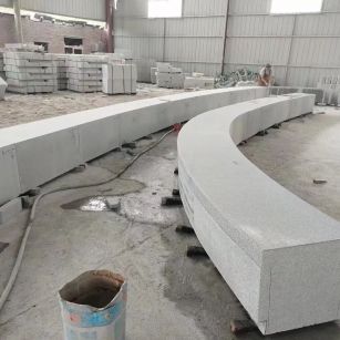 汉中芝麻白花岗岩石板材 园林光面弧形坐凳