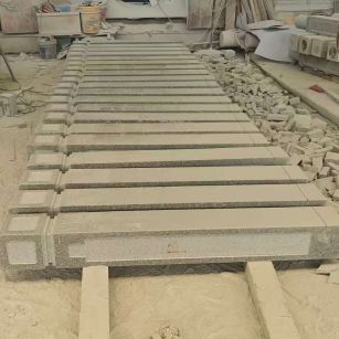 汉中 芝麻白异形加工雕刻-栏杆大柱，方柱