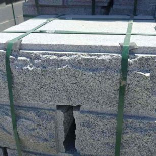 汉中 芝麻白花岗岩自然面成品