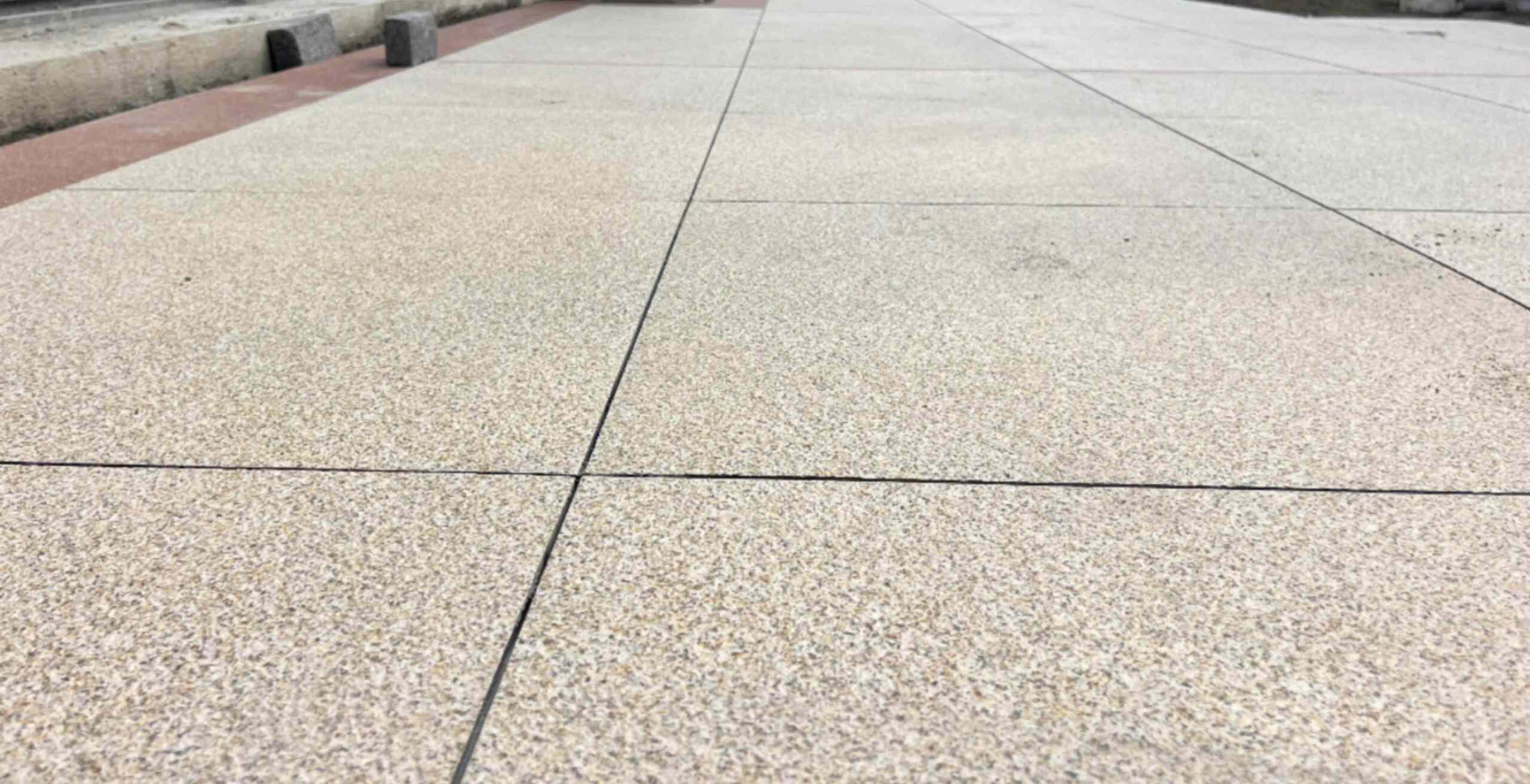 汉中 黄金麻花岗岩石板材荔枝面地面铺装效果