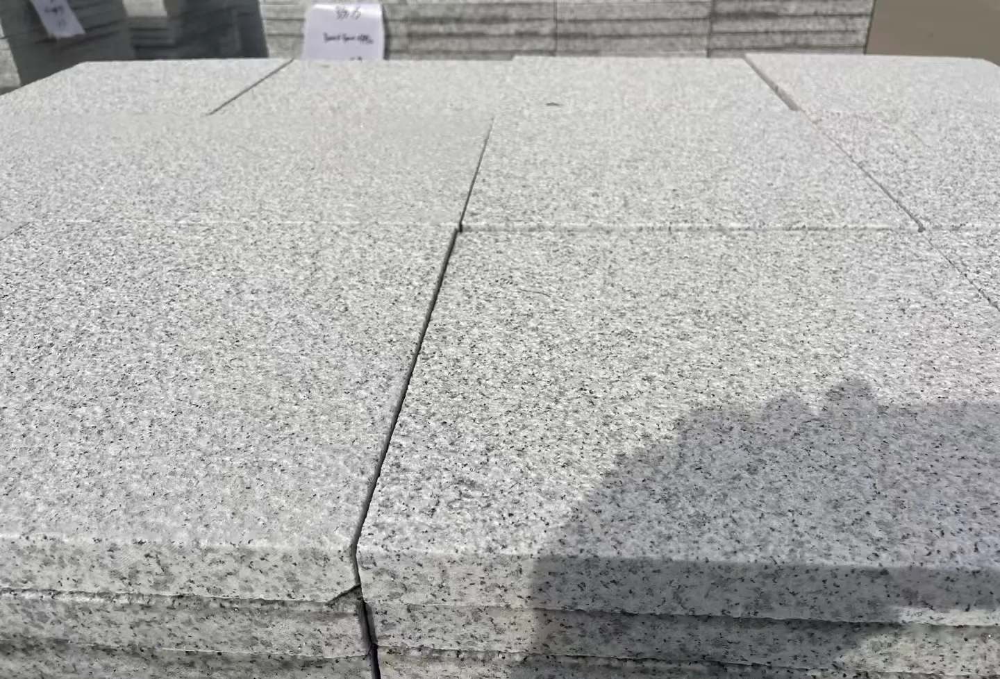 汉中 白麻花岗岩石材推荐 荔枝面地铺石