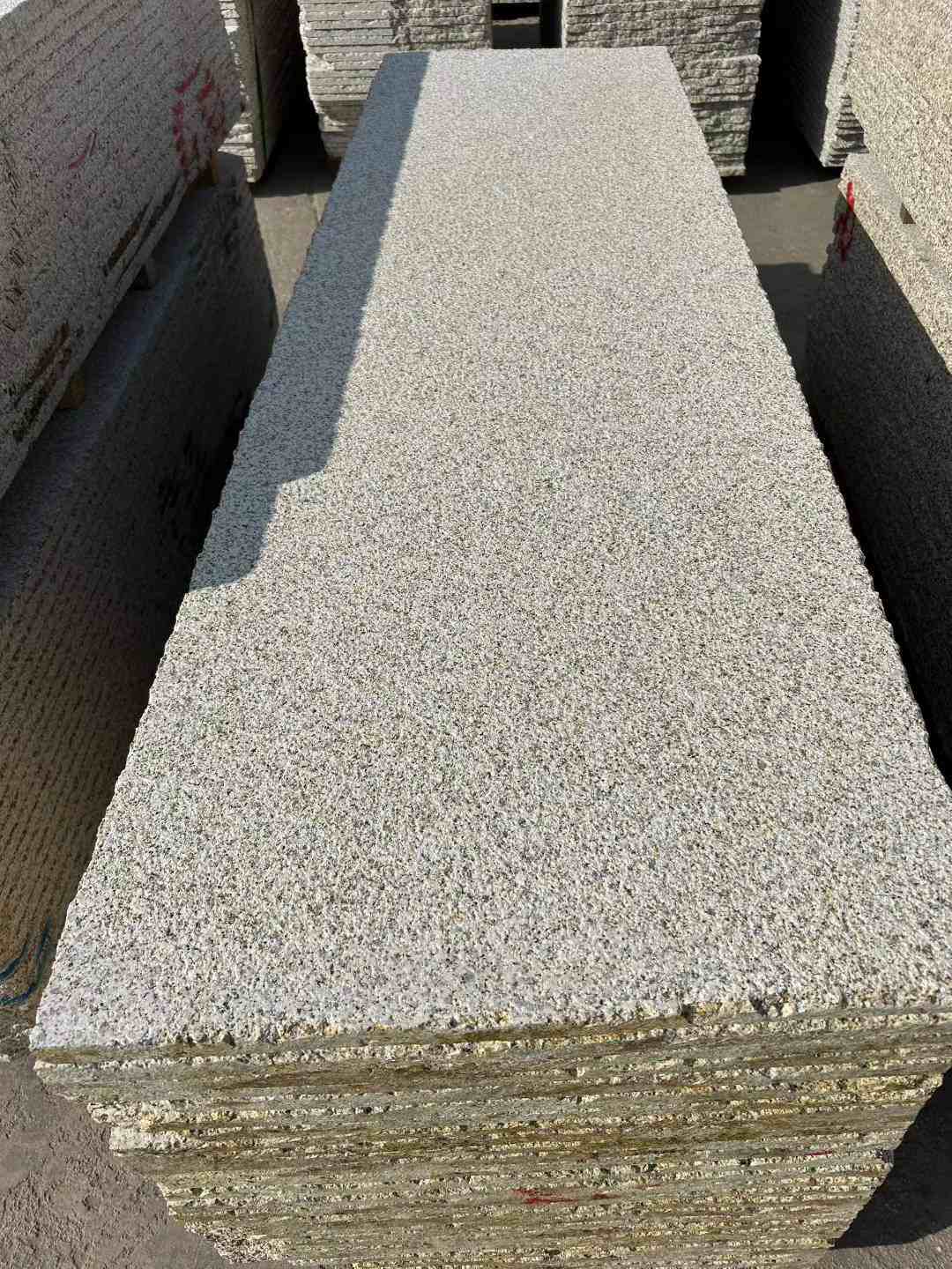 汉中 黄金麻花岗岩荔枝面毛板，半成品