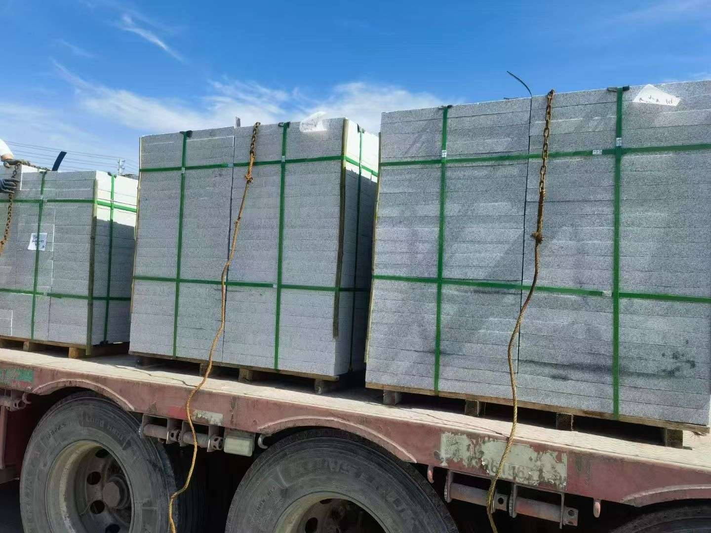 汉中 芝麻白花岗岩地铺石装车日常