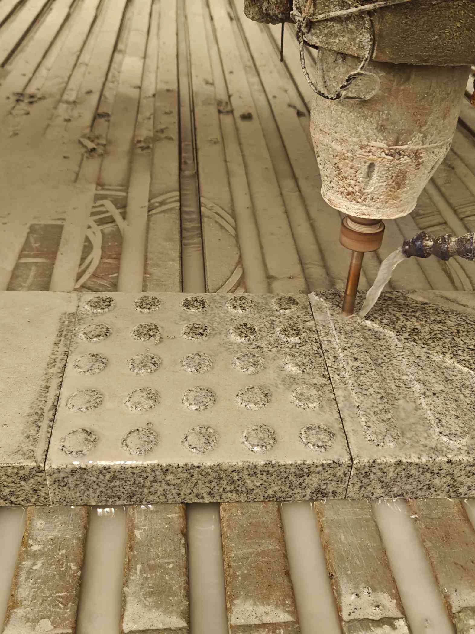 汉中 芝麻白花岗岩石材盲人石、盲道石、盲点石