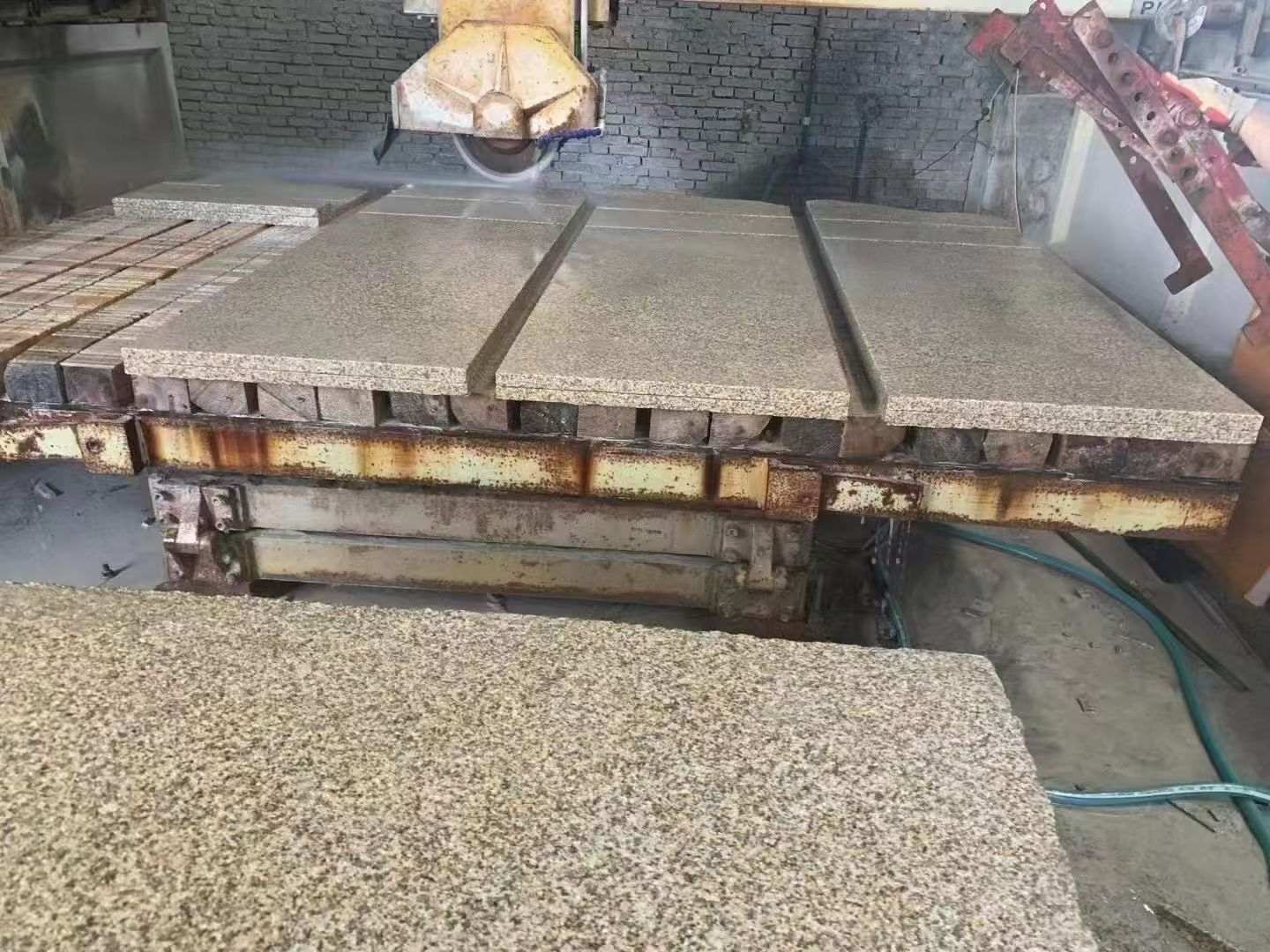 汉中 黄金麻荔枝面成品板加工