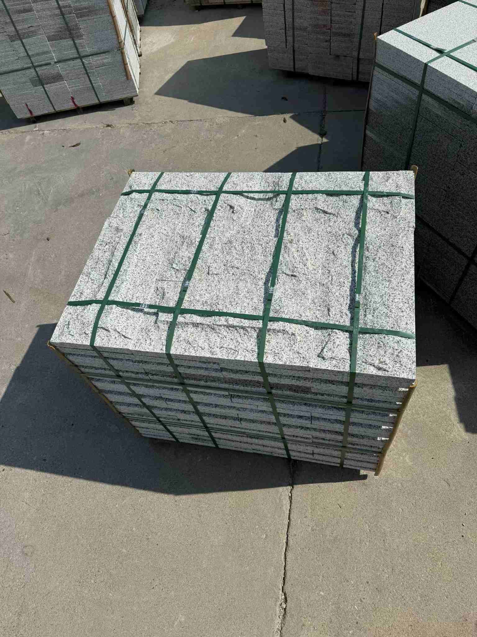 汉中 白麻花岗岩石材自然面蘑菇石成品