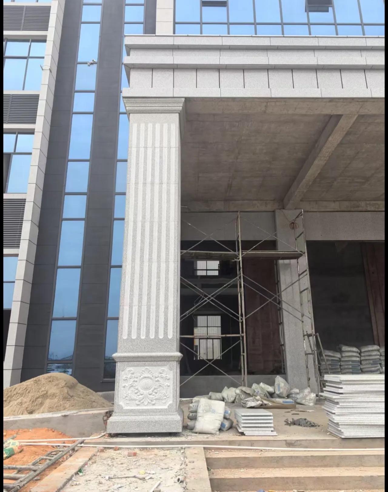 汉中 芝麻白光面花岗岩门楼大柱（罗马柱）配雕花底座