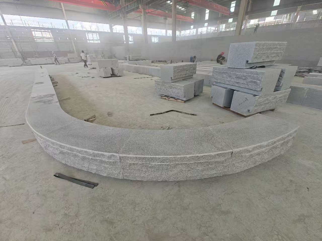 汉中 芝麻白异形坐凳，自然面光面弧形加工