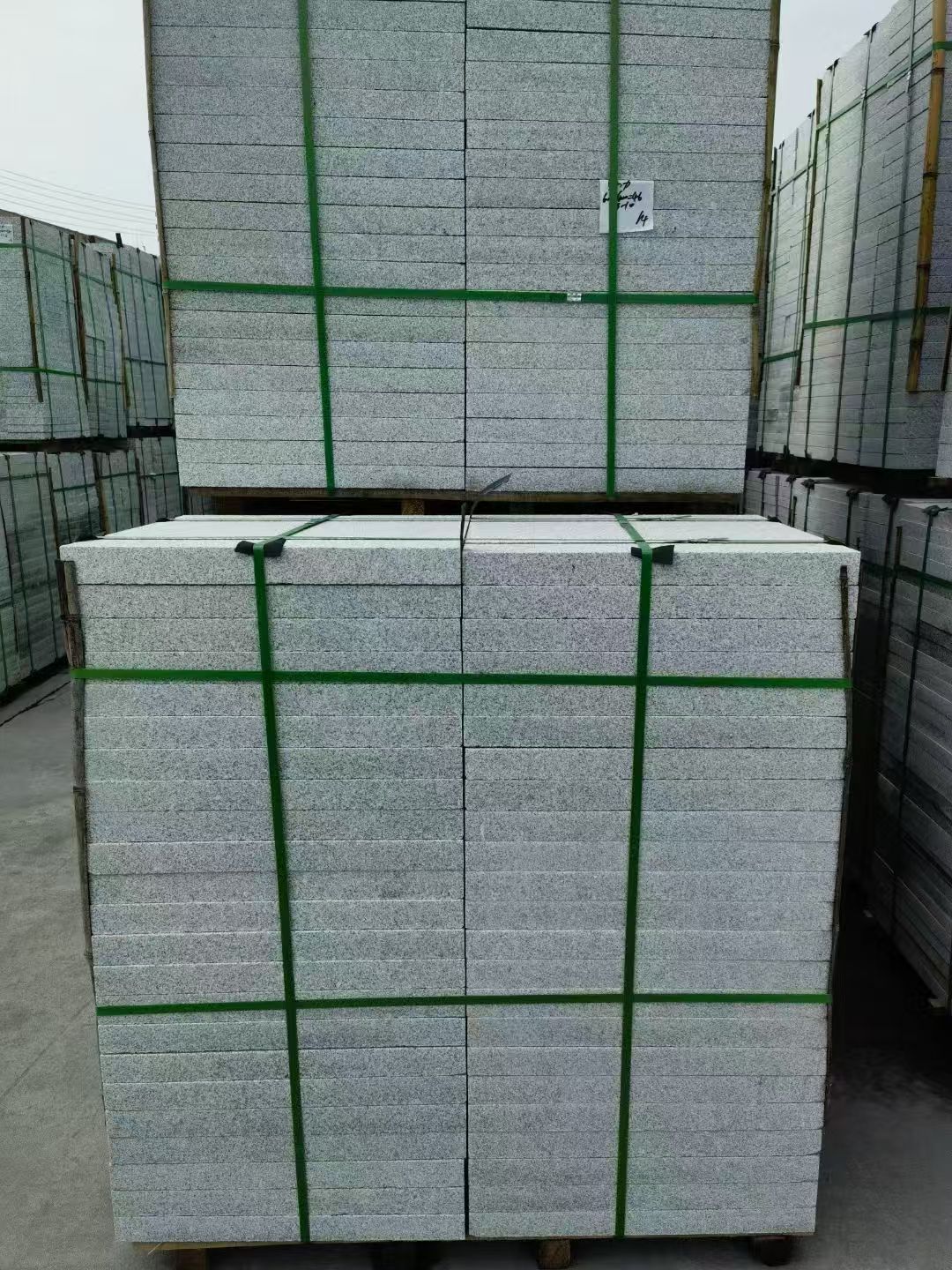 汉中 芝麻白火烧，园林广场市政工程地铺石，1.8~5.0厚均有现货