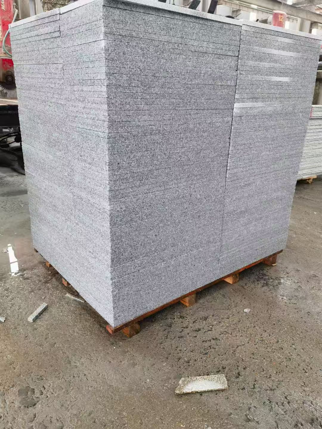 汉中 芝麻白火烧面1.8厚300*600地铺石，尺寸标准，厚薄均匀