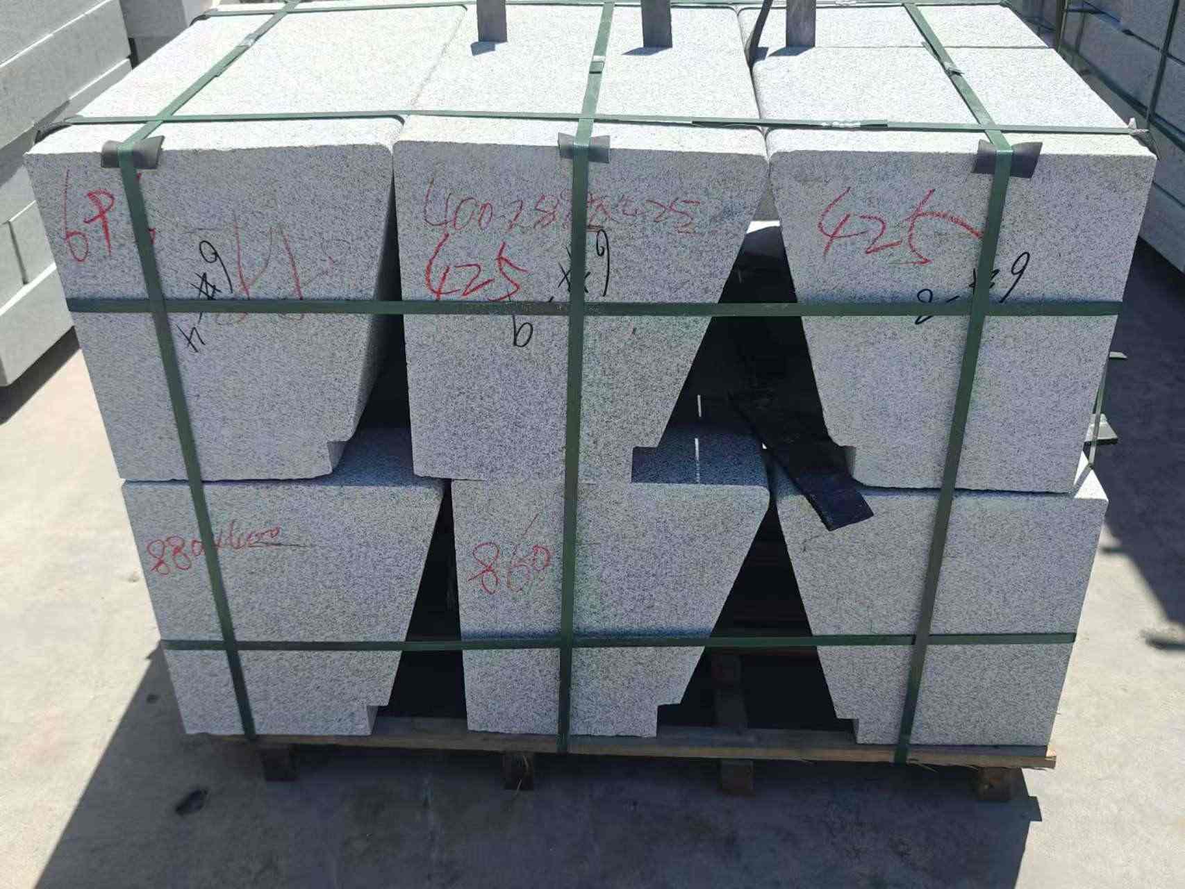 汉中 芝麻白异形坐凳，石凳