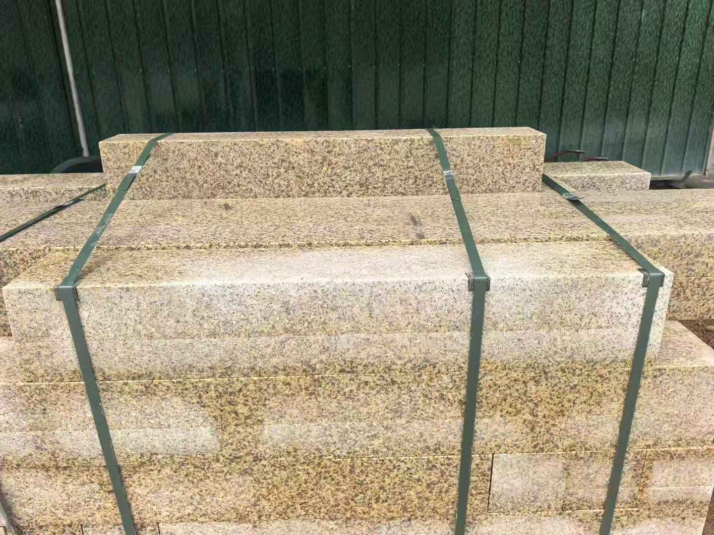 汉中 黄金麻花岗岩石材机切面栏杆料半成品