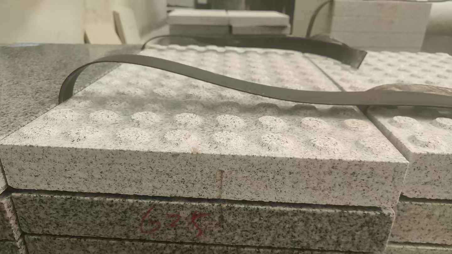 汉中 芝麻白花岗岩6.0公分荔枝面五轴加工雕刻盲点