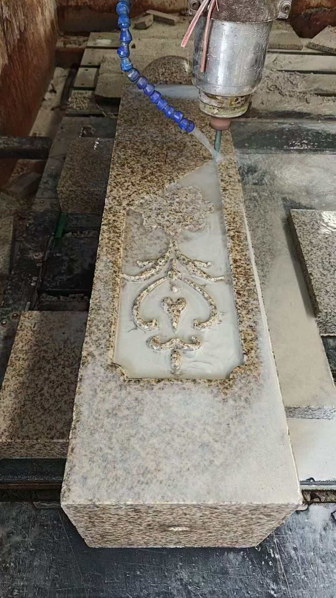 汉中 黄金麻花岗岩异形加工雕刻栏杆大柱