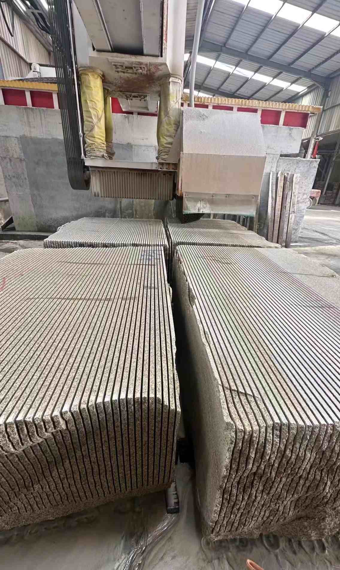 汉中 车间生产日常，黄金麻白麻花岗岩