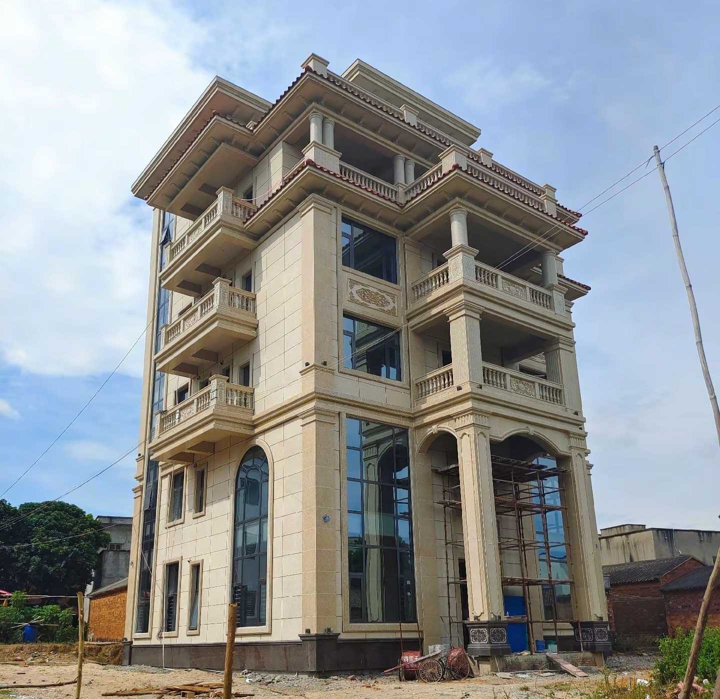 汉中 黄金麻花岗岩石材别墅外墙干挂搭配（雕花栏杆花瓶柱门楼罗马柱）